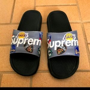 Supreme basketball slipper